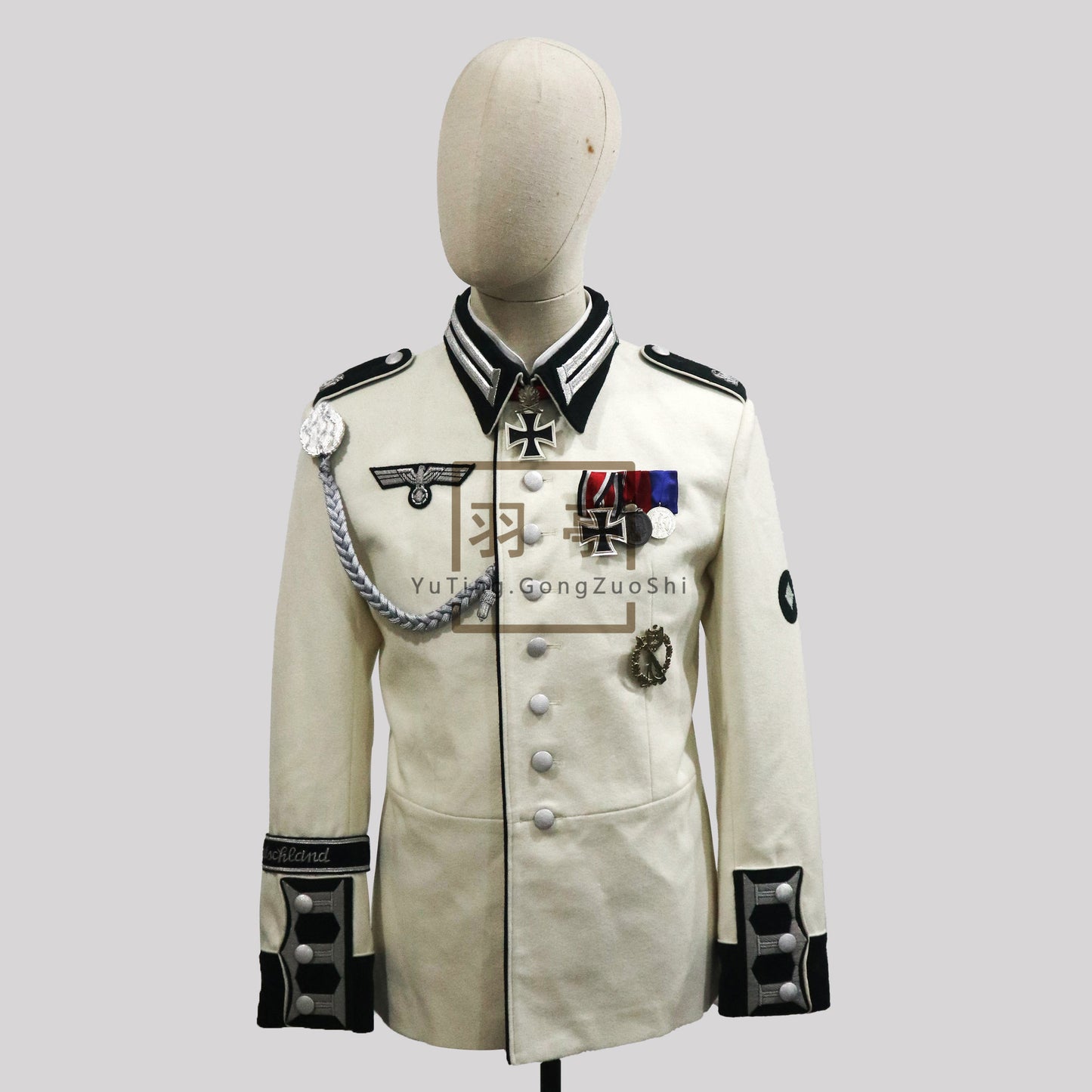 电影《无耻混蛋》白色m35礼服还原1