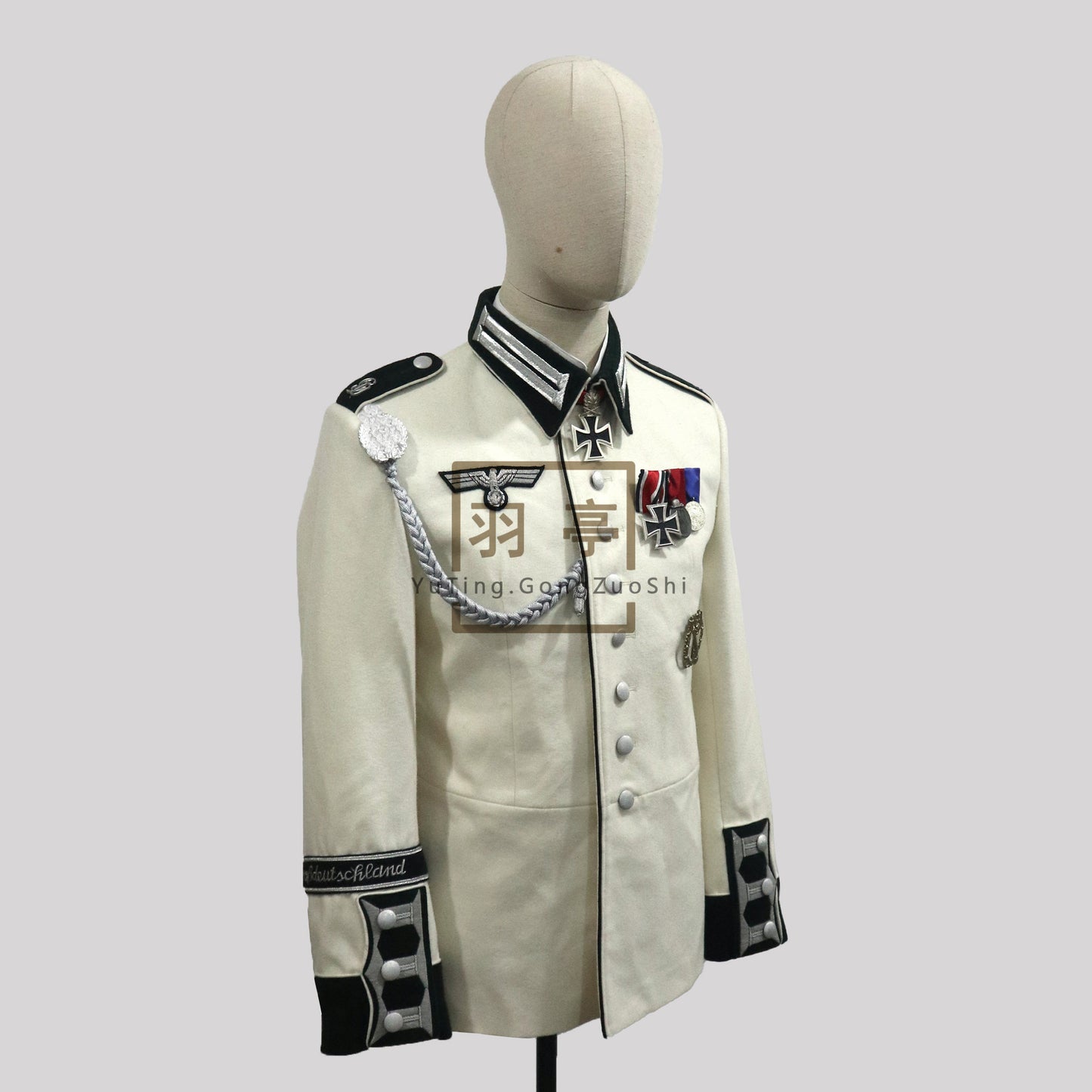 电影《无耻混蛋》白色m35礼服还原1