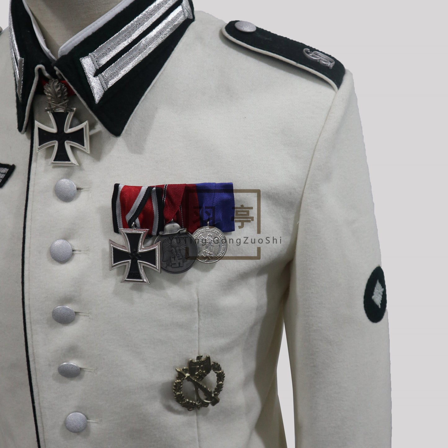 电影《无耻混蛋》白色m35礼服还原1