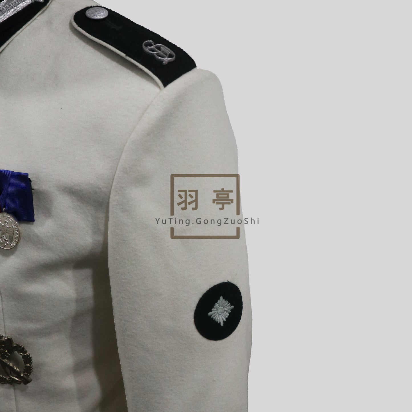 电影《无耻混蛋》白色m35礼服还原1