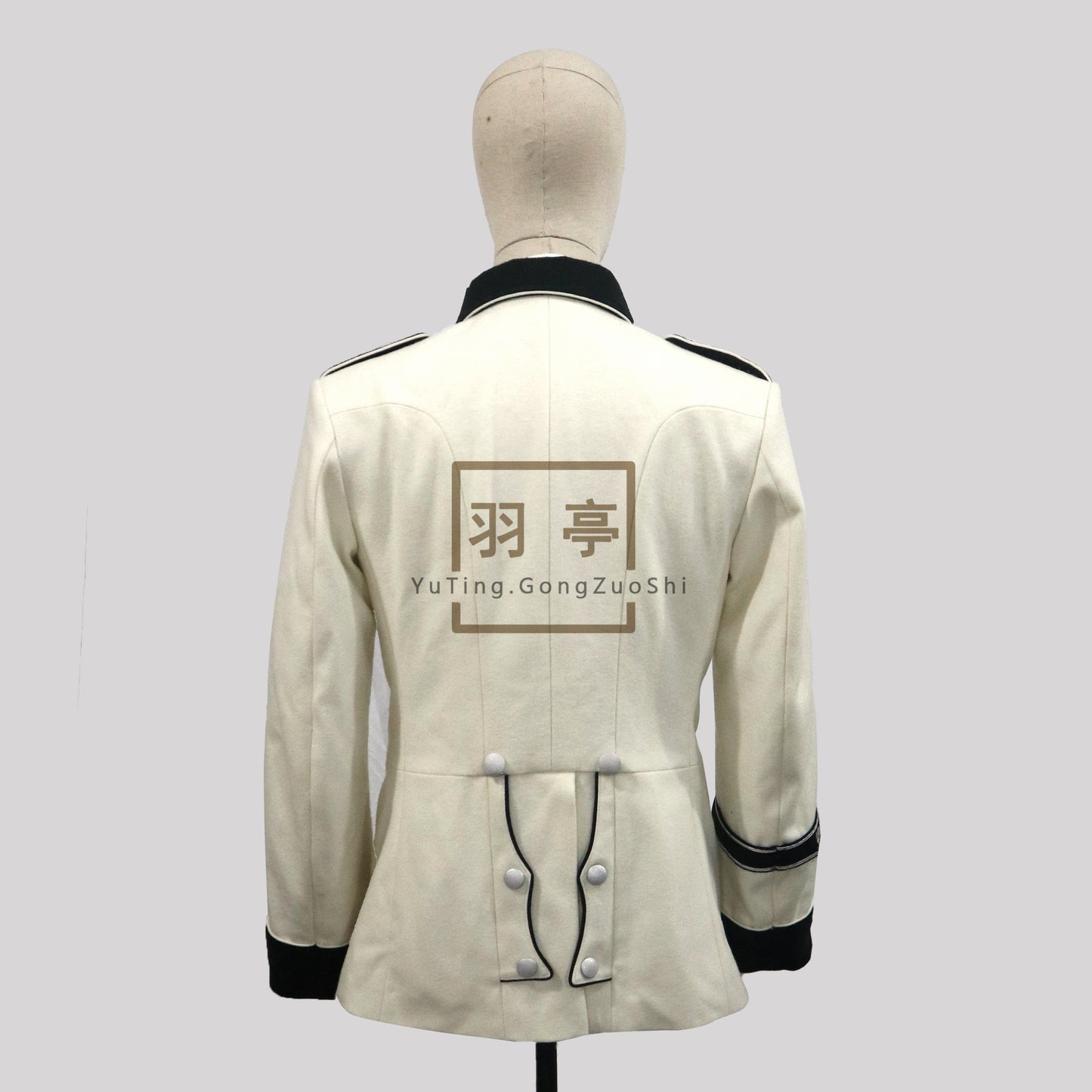 电影《无耻混蛋》白色m35礼服还原1