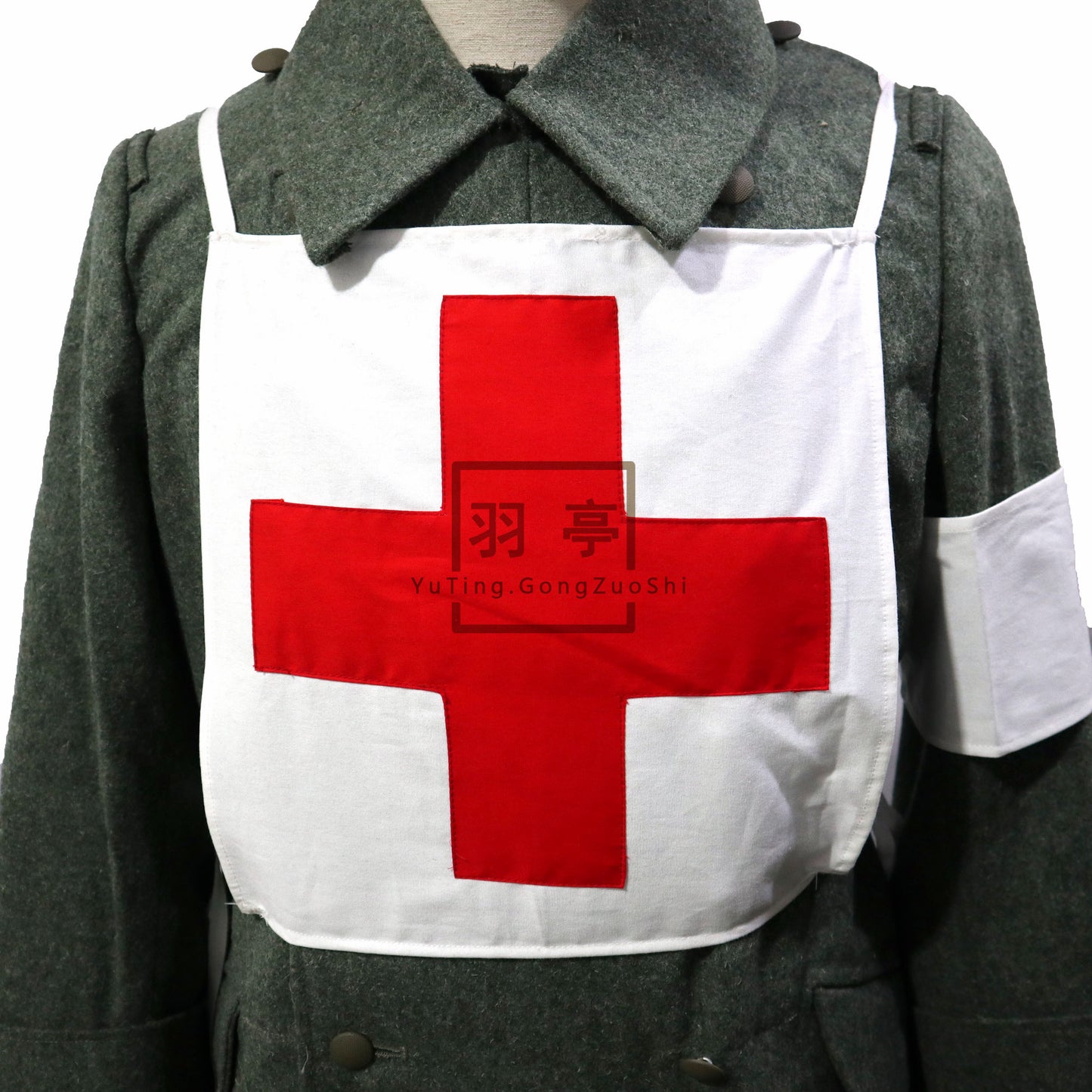 二战德国医疗兵识别背心袖标红十字The red cross chest apron worn by German WWII medics