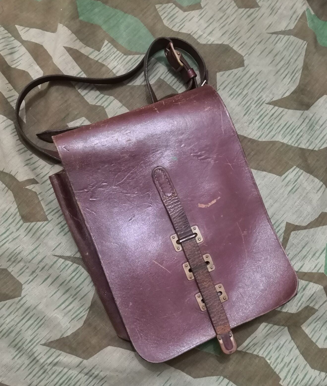 羽亭推荐东西德原品地图包公文军官挎包牛皮美品重演历史纪念收藏