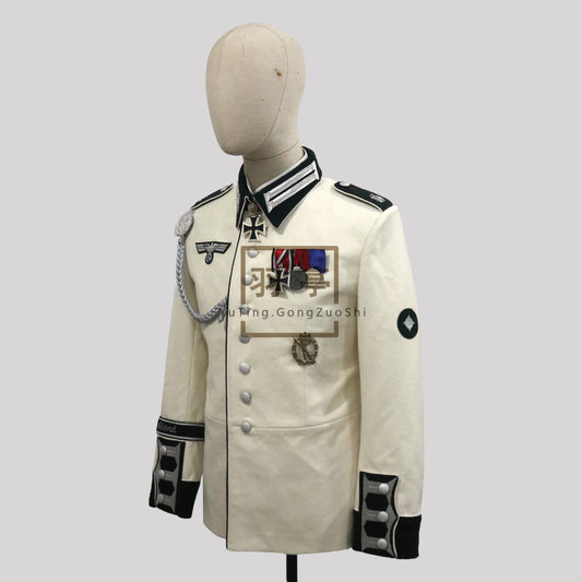 电影《无耻混蛋》白色m35礼服还原1