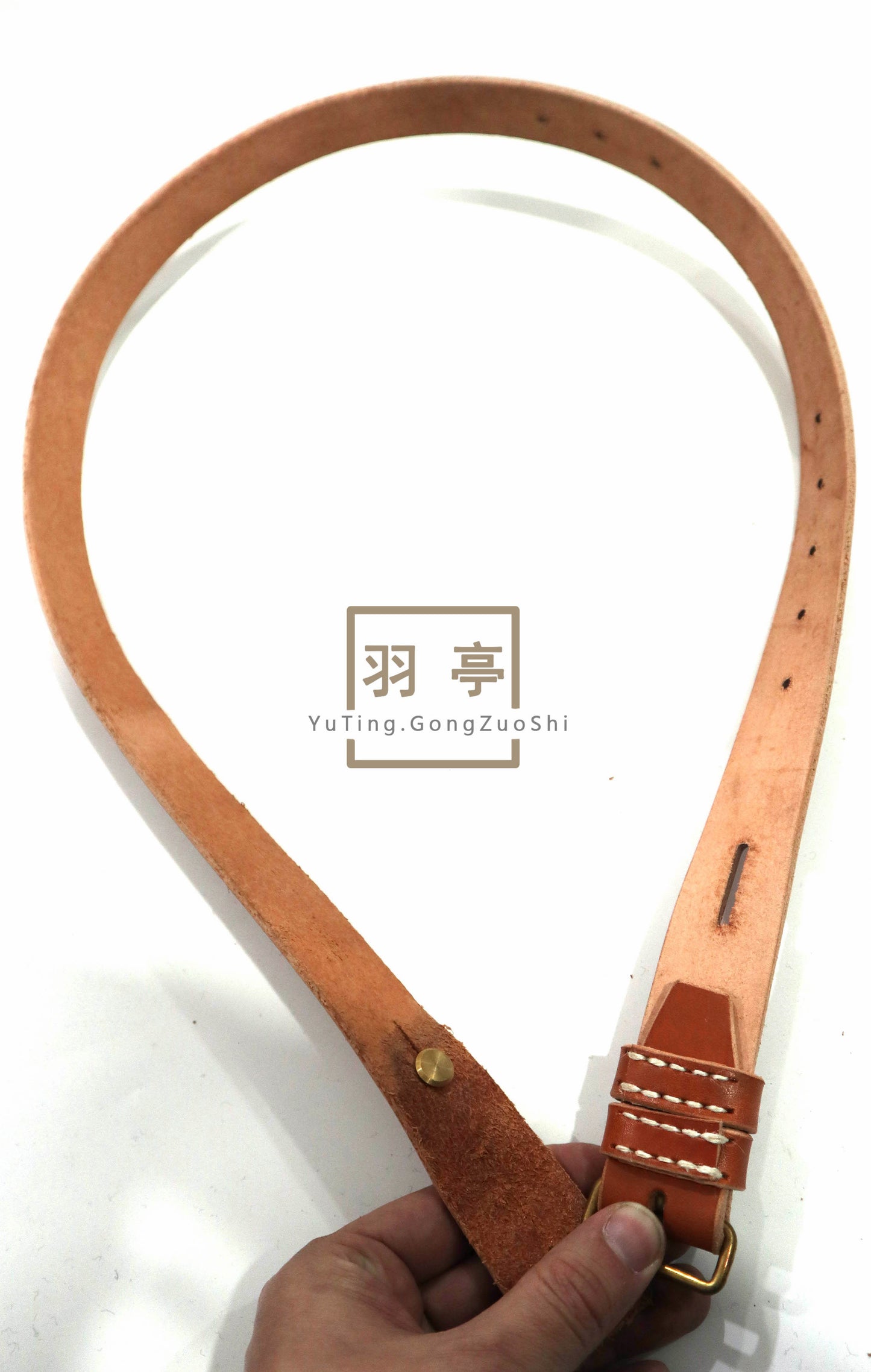 羽亭推荐三八大杆背带皮带负重带斜挎牛皮装备3899cosplay牛皮  Recommended by Yuting: Leather rifle sling for Type‑38 / Type‑99 rifle, cross‑body load‑bearing gear for cosplay