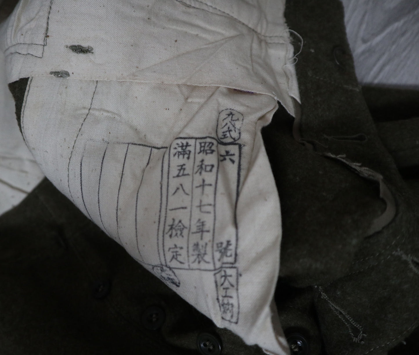 羽亭推荐原品毛呢裤子全新未使用满产红色主题教育博馆展出Original woolen trousers recommended by Yuting, brand‑new and unused, exhibited at the Manchan Red‑themed Education Museum