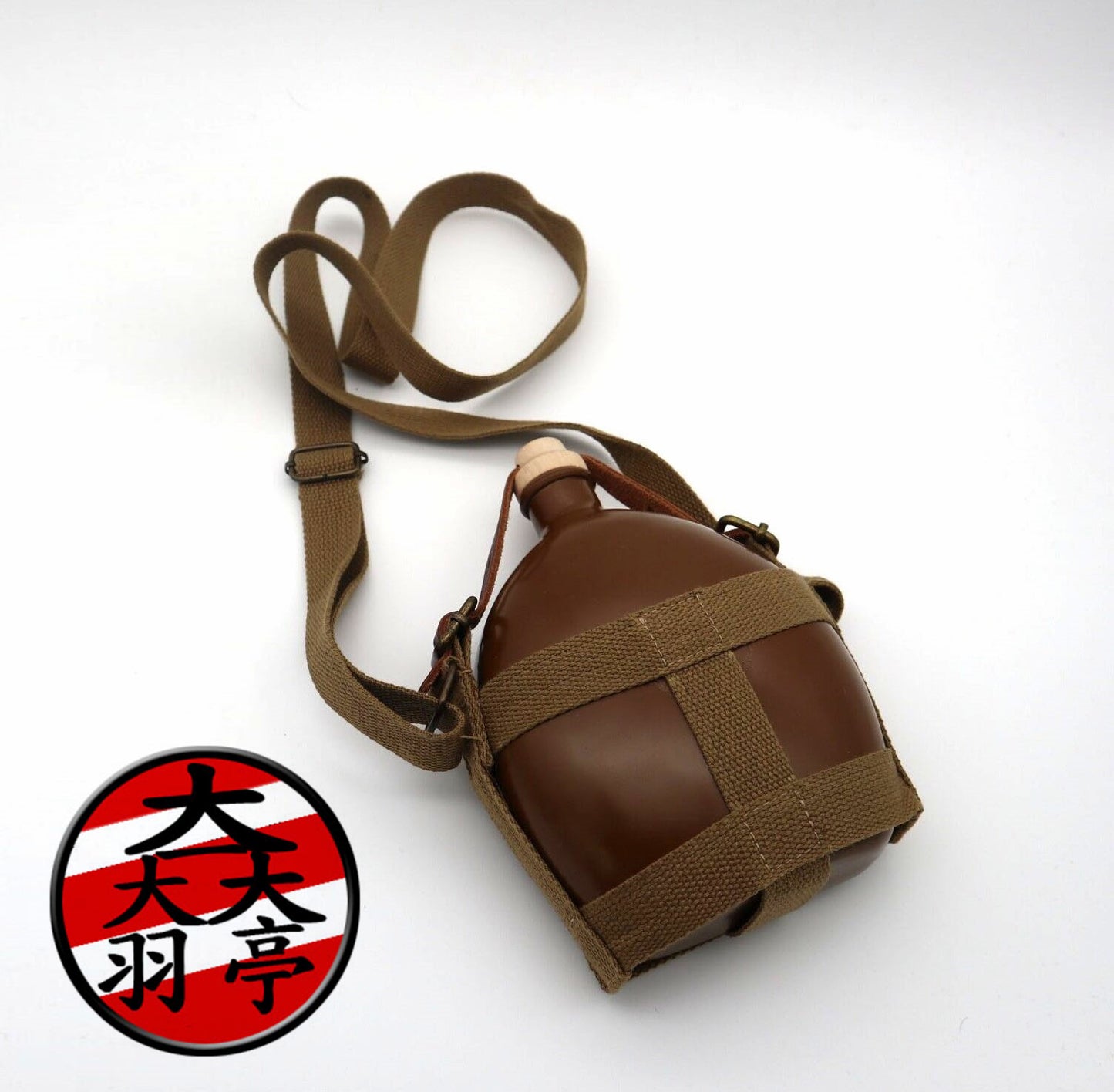 羽亭推荐复制九四水壶水桶影视道具装备收藏cos重演Recommended by Yuting, replica Type‑94 canteen, film‑shooting gear, for cosplay & historical reenactment, collectible display prop