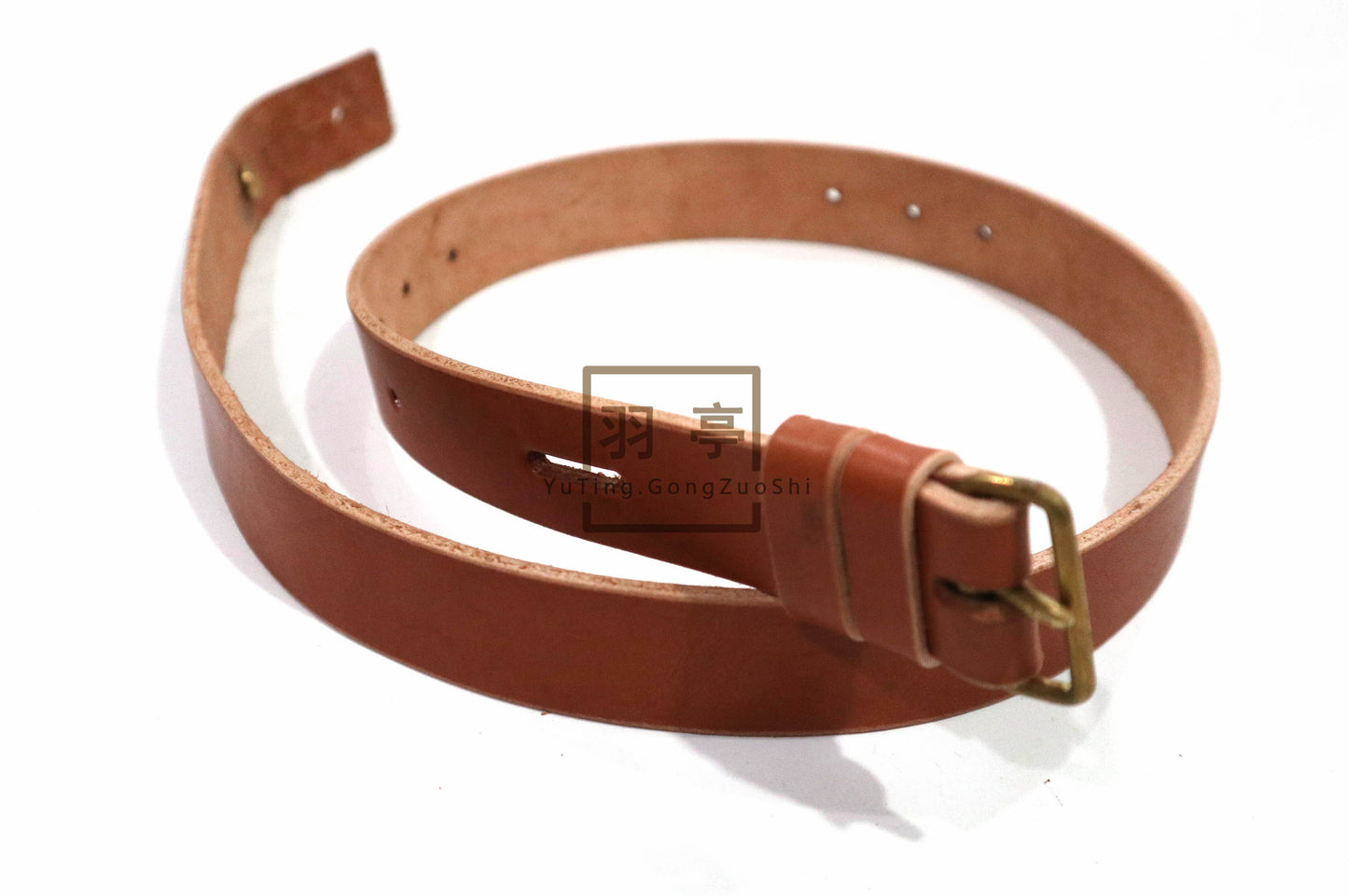 羽亭推荐三八大杆背带皮带负重带斜挎牛皮装备3899cosplay牛皮  Recommended by Yuting: Leather rifle sling for Type‑38 / Type‑99 rifle, cross‑body load‑bearing gear for cosplay