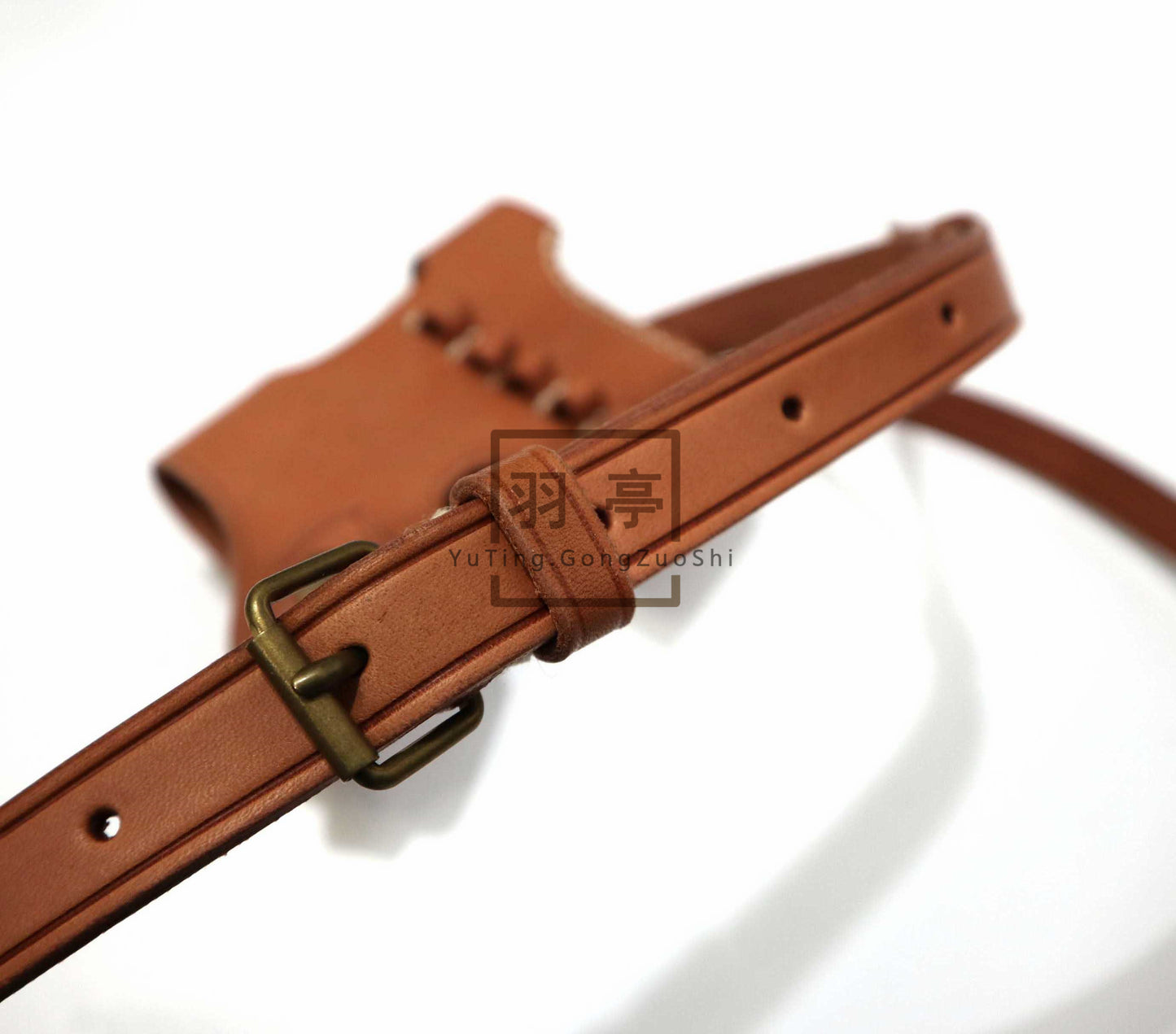 羽亭推荐毛瑟牛皮套斜挎影视道具国君中影横店装备c96    Recommended by Yuting: Cross‑body leather holster for Mauser C96, National‑Army style, movie gear for Zhongying & Hengdian
