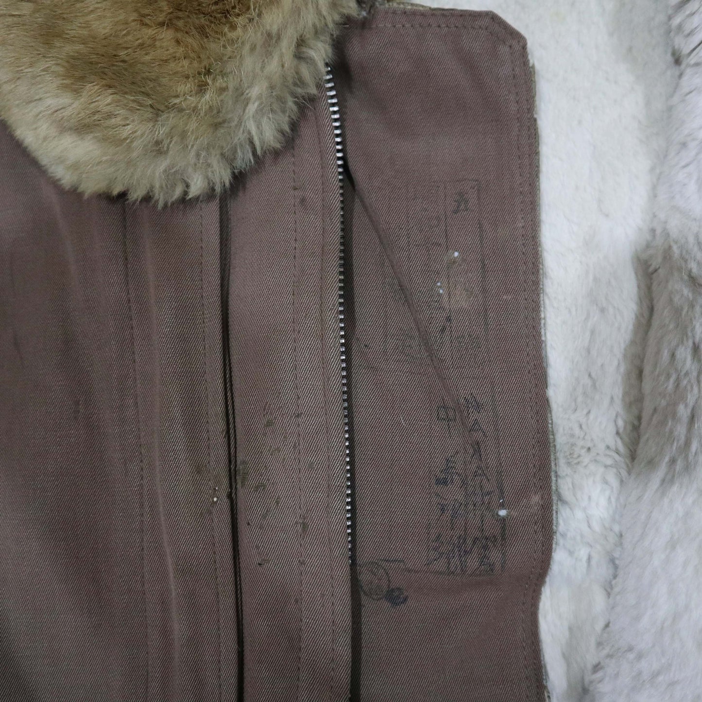 羽亭推荐陆航原品连体飞行服现货保真兔毛博馆收藏品空战Recommended by Yuting, original army‑aviation one‑piece flight suit, rabbit fur lining, authentic, museum‑collectible piece, air‑combat themed collectible, in stock