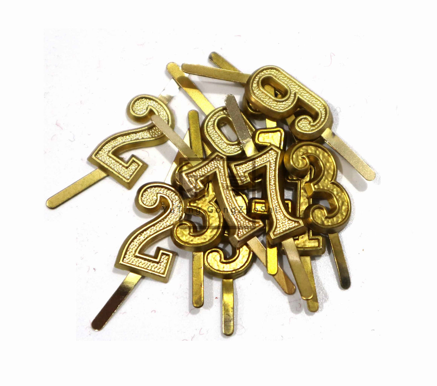 羽亭推荐金属数字章领章cos影视道具中影中戏横店剧   Recommended by Yuting: Metal‑number collar insignia, cosplay prop for Zhongying, Central‑Academy‑of‑Drama & Hengdian film crew