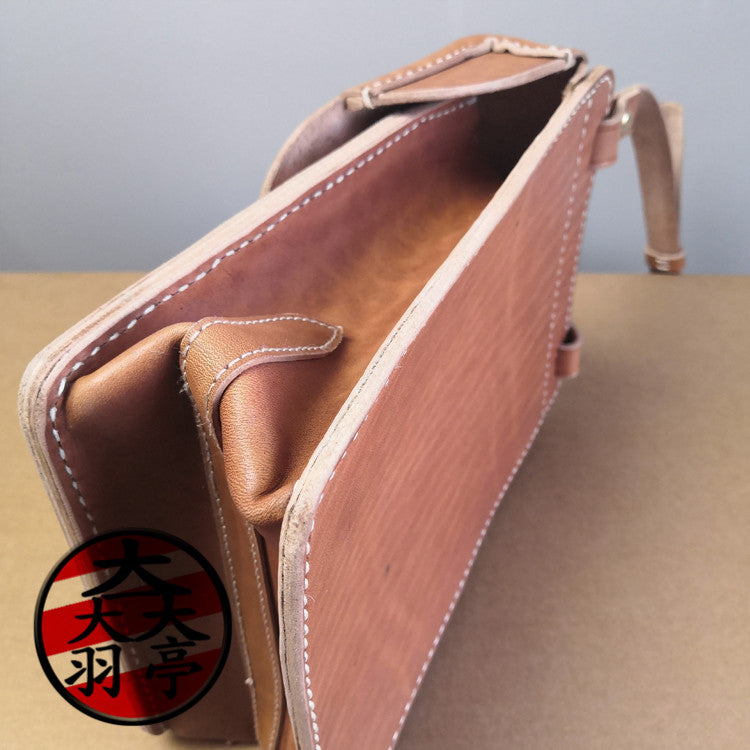 羽亭推荐小型牛皮地图包将校装备杂物公文斜挎外贸出口影视  Recommended by Yuting: Small leather officer map bag, cross‑body document & utility pouch, export‑version for movie props