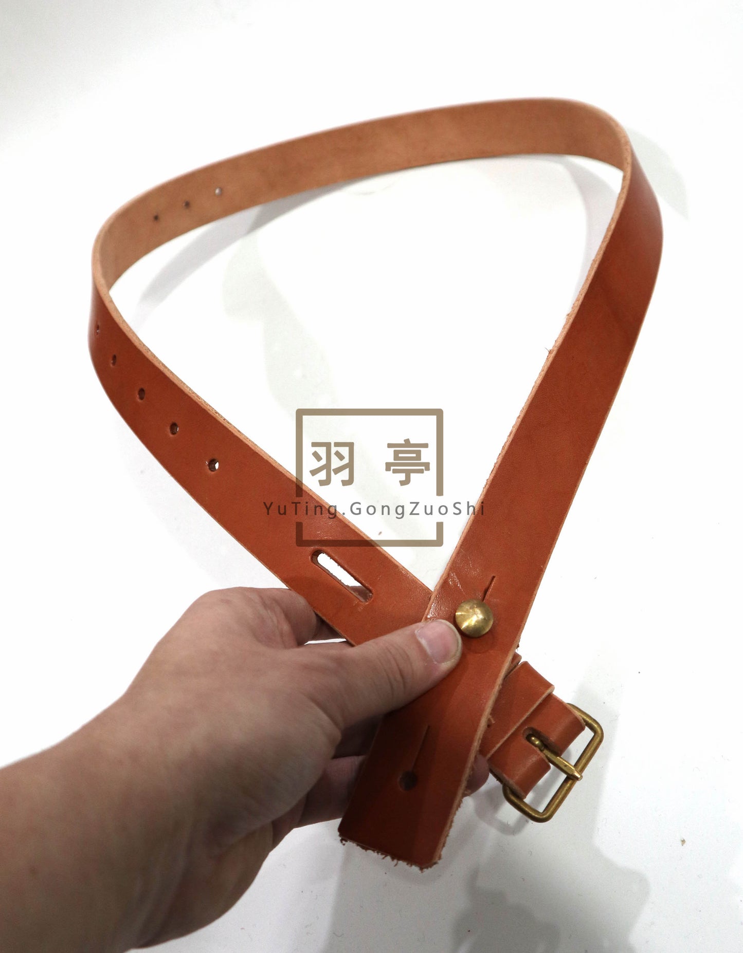羽亭推荐三八大杆背带皮带负重带斜挎牛皮装备3899cosplay牛皮  Recommended by Yuting: Leather rifle sling for Type‑38 / Type‑99 rifle, cross‑body load‑bearing gear for cosplay