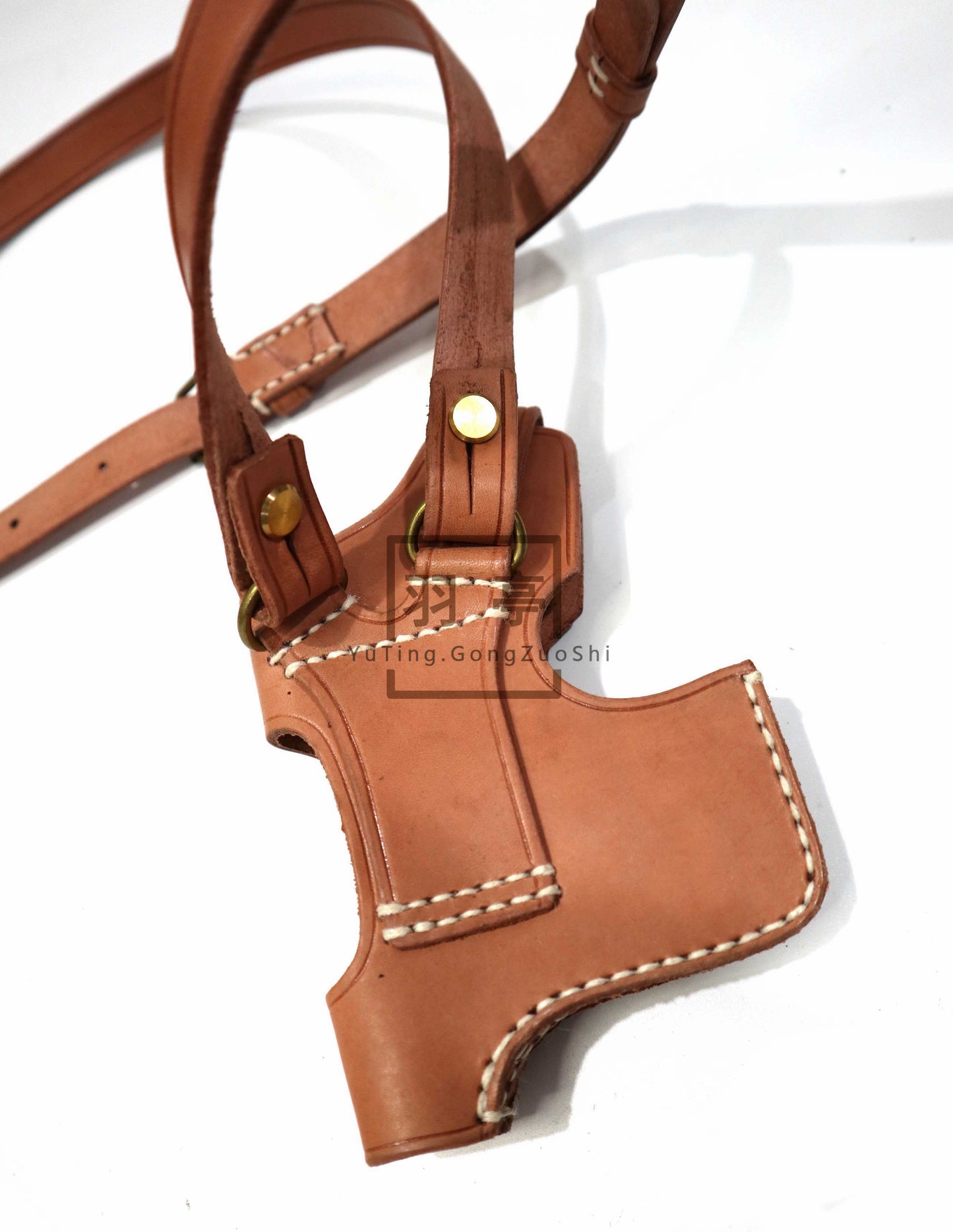 羽亭推荐毛瑟牛皮套斜挎影视道具国君中影横店装备c96    Recommended by Yuting: Cross‑body leather holster for Mauser C96, National‑Army style, movie gear for Zhongying & Hengdian