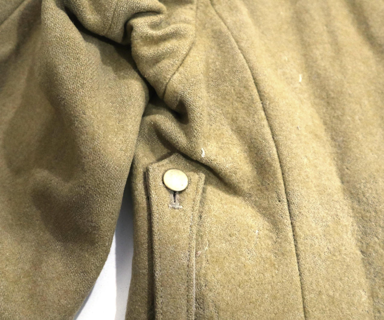 羽亭推荐朝鲜原品上衣外套保真现货黄色毛呢Original North Korean yellow woolen jacket, authentic, in stock, recommended by Yuting