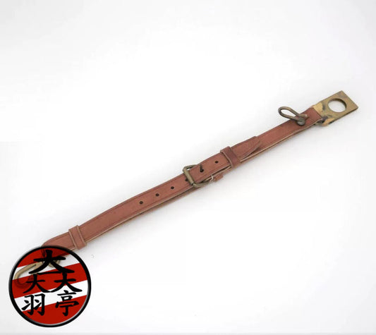 羽亭推荐略D带挂牛皮将校下士官九八式九五式腰带重演收藏  Recommended by Yuting: Leather D‑shaped sword hanger, for Type‑98 / Type‑95 officer & non‑commissioned officer belt, historical reenactment and collection