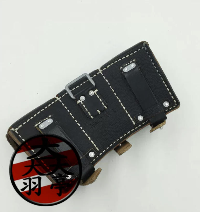 羽亭推荐德国牛皮包98k黑色重演装备ww鱼子纹cosplay影视道具   Yuting Recommended, German‑Style Black 98k Cowhide Pouch, Fish‑Grain Texture, WW‑Era Reproduction, Cosplay & Movie Reenactment Prop