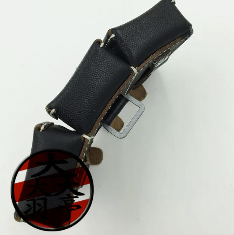 羽亭推荐德国牛皮包98k黑色重演装备ww鱼子纹cosplay影视道具   Yuting Recommended, German‑Style Black 98k Cowhide Pouch, Fish‑Grain Texture, WW‑Era Reproduction, Cosplay & Movie Reenactment Prop